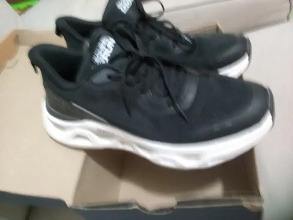 Sepatu skecher baru 2 kali pakai