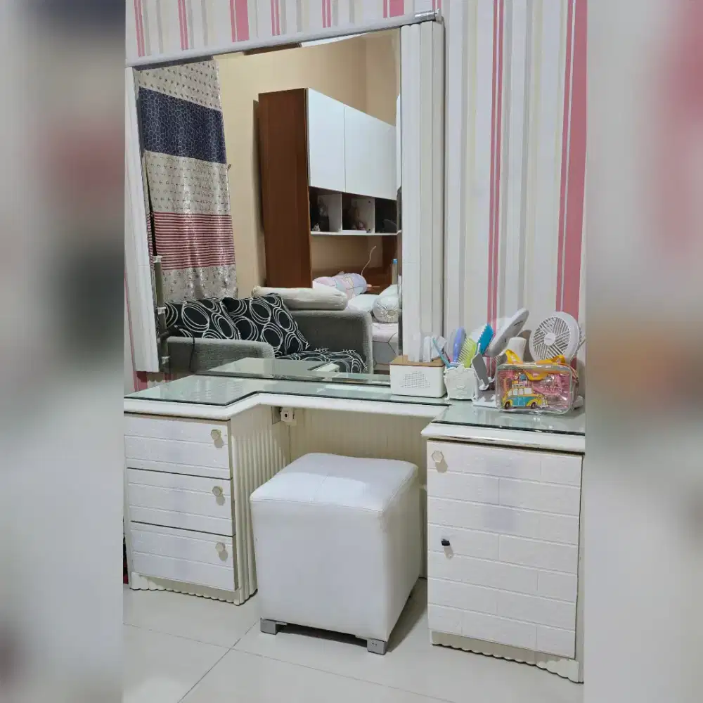 Meja rias putih set
