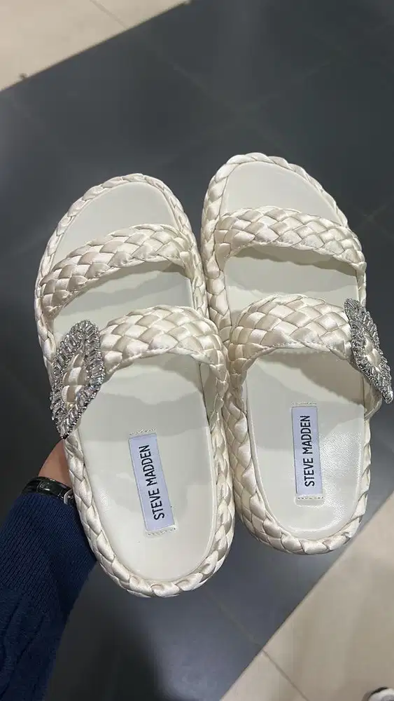 JUAL RUGI SENDAL STEVE MADDEN (Size 38-40)