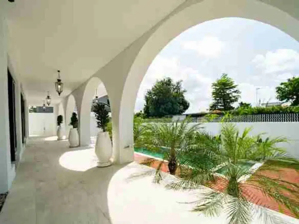 Di jual Vila Mediteranian style 4 bedroom SHM luas dan langka di Berawa Canggu