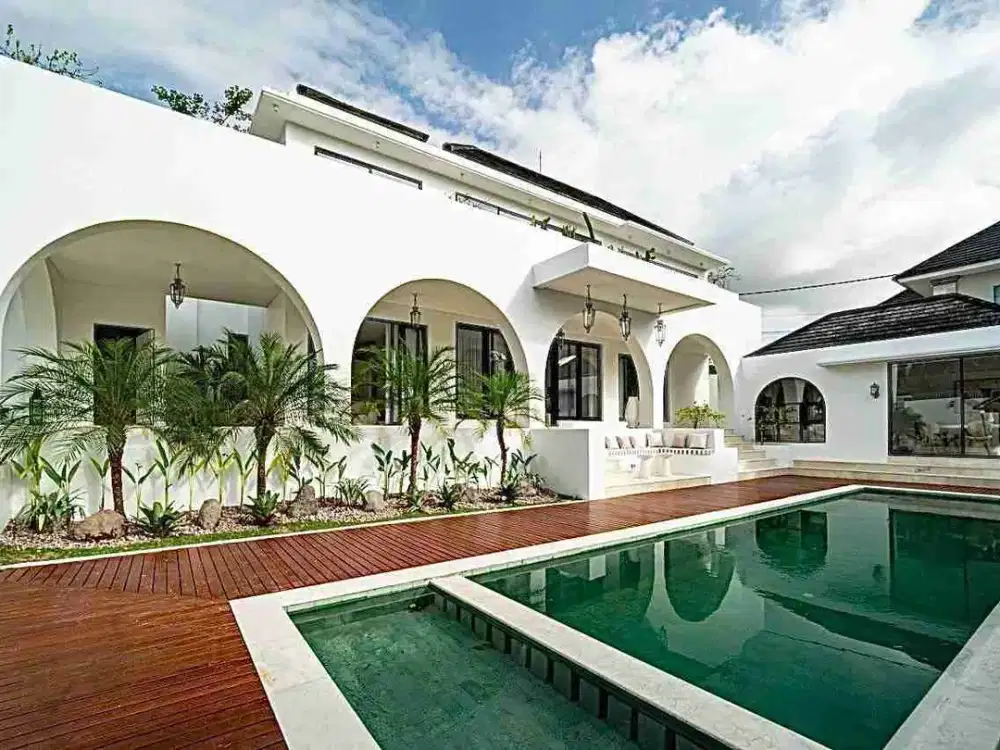 Dijual Brand New Vila Mediteranian dan luas lokasi strategis Berawa Canggu