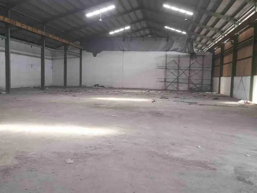 Disewakan Gudang siap pakai ada kantor bisa 40feet, Raya Bekasi, Cakung. Jakarta Timur