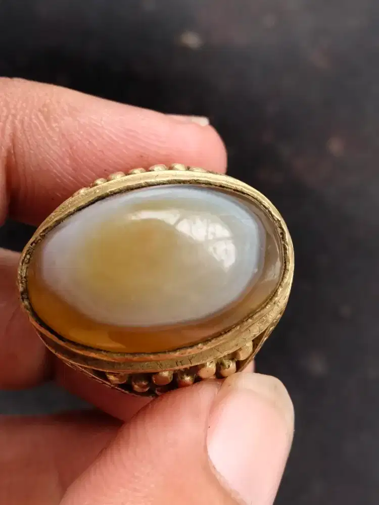 Batu cincin mata dewa