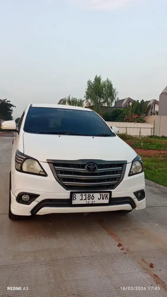 TOYOTA KIJANG INNOVA V LUXURY 2013 AT