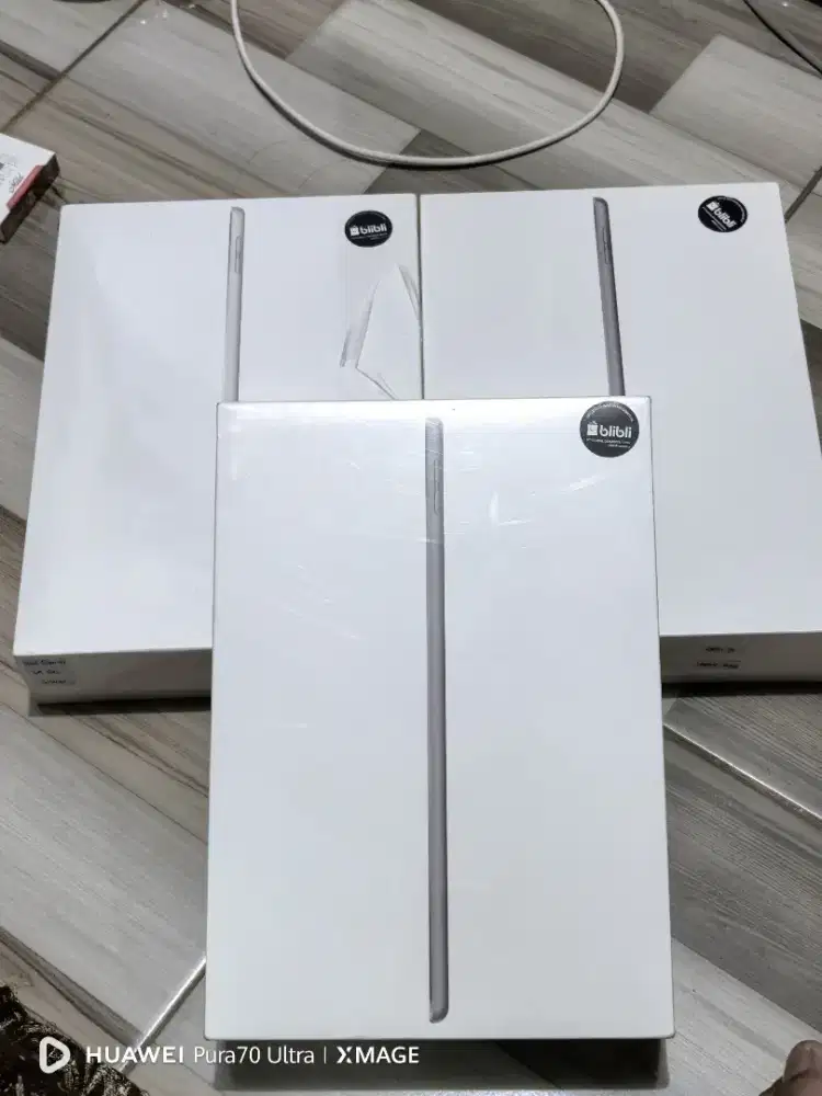 iPad Gen 9 64GB Wi-Fi 
New iBox Blibli BINB