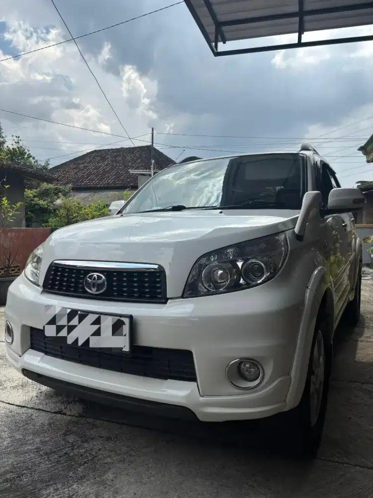 Toyota Rush M/T 2013 Putih