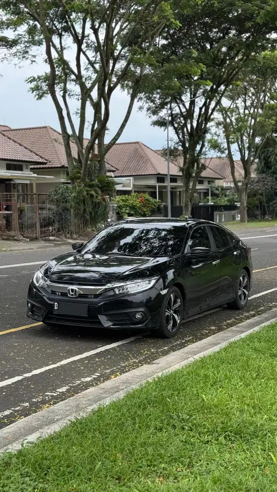 Honda Civic Sedan 1.5Turbo Matic '2018 (D) KmRendah