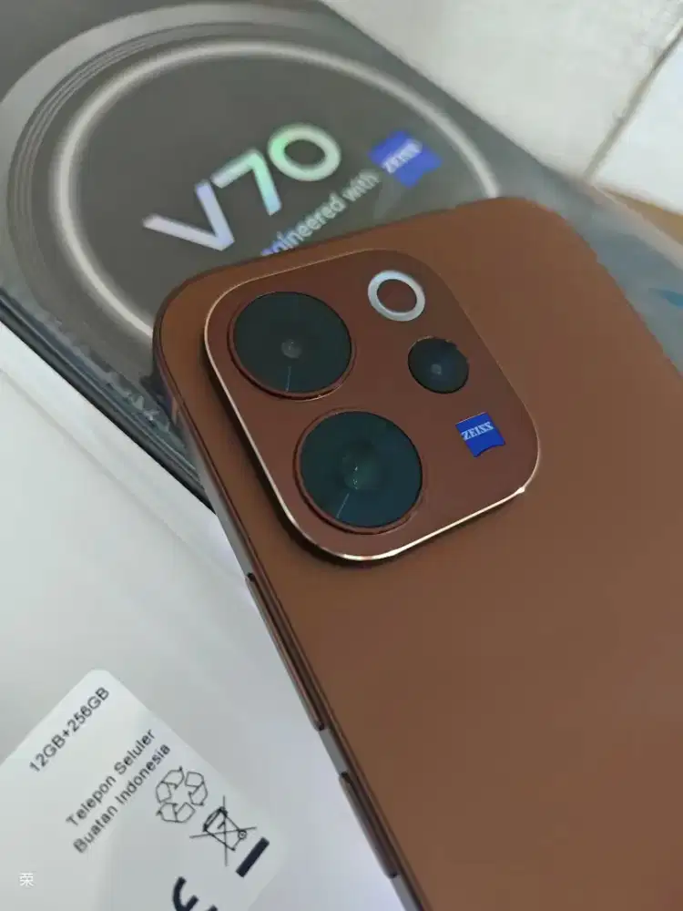 Vivo V70 5g 12/256 NEW- Open box / BROWN
