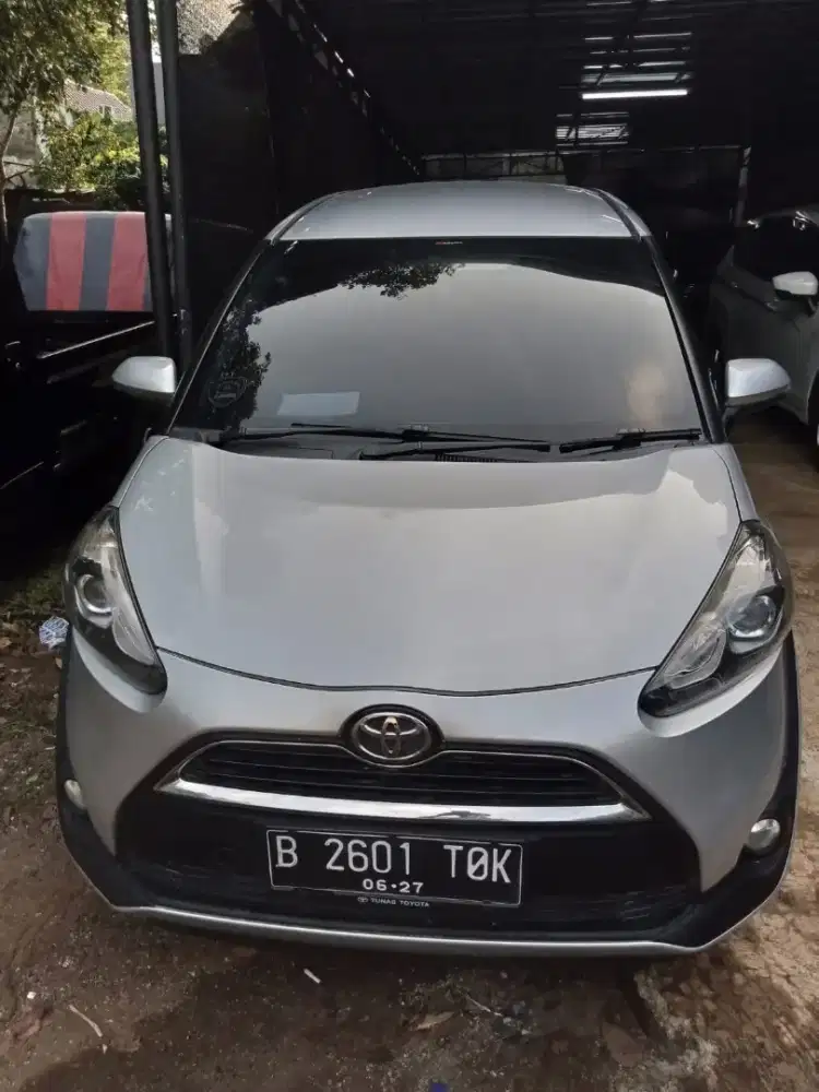 Toyota sienta 2017