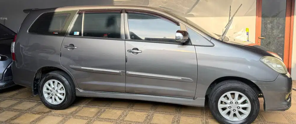 Toyota Kijang Innova 2010 Bensin