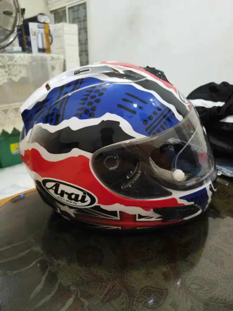 Dijual helm full face merek Arai