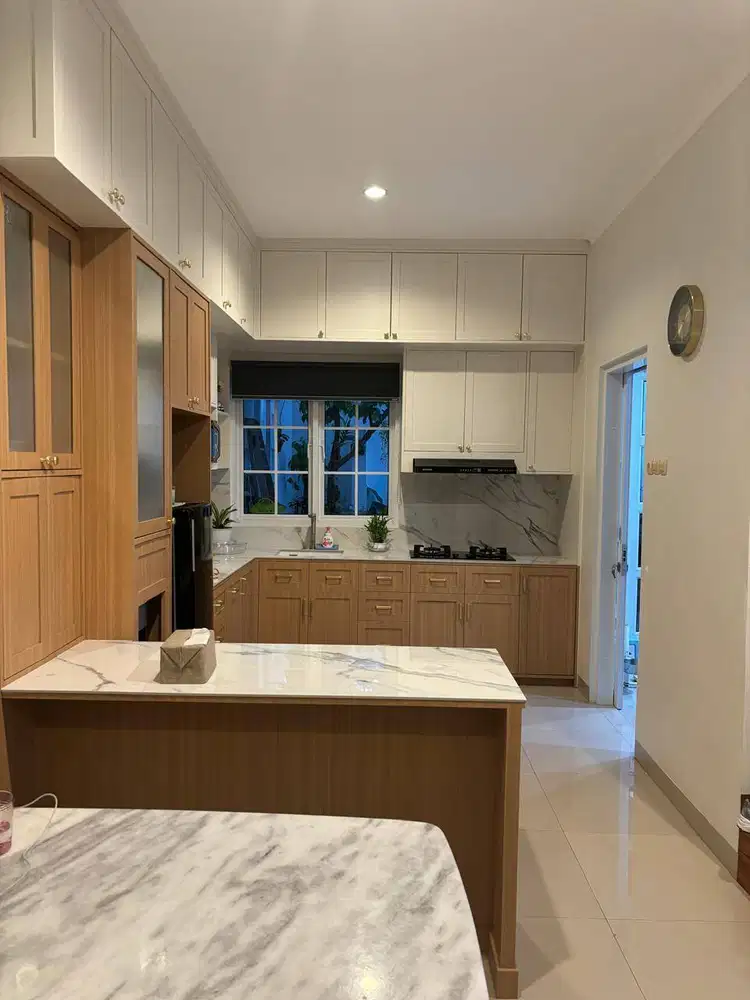 Rumah Modern 2 lantai semi furnised lokasi deket Tol Parigi, Bintaro