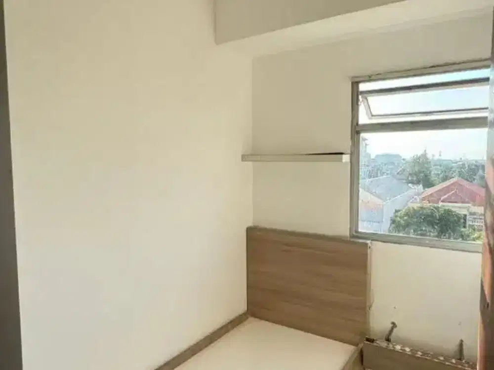 DIJUAL APARTEMEN GUNAWANGSA MANYAR TOWER A LANTAI 7 SEMI FURNISH