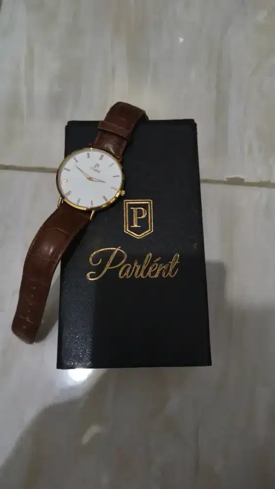 Jam Tangan Analog Gold Parlent