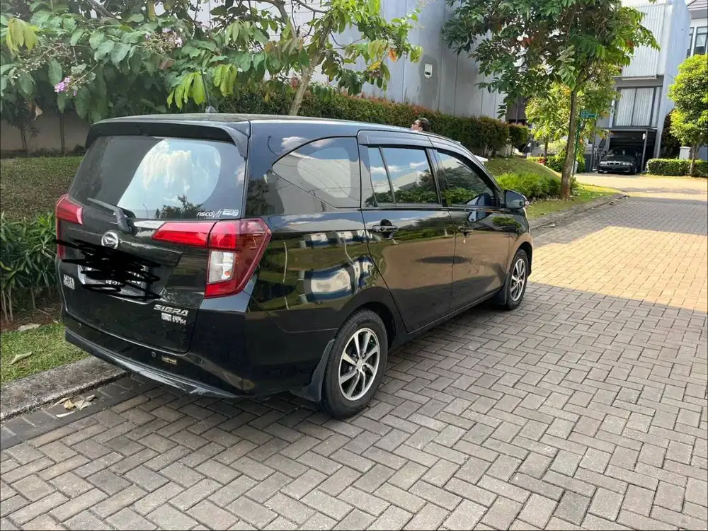 Daihatsu sigra 1.2R AT 2017 tangan pertama