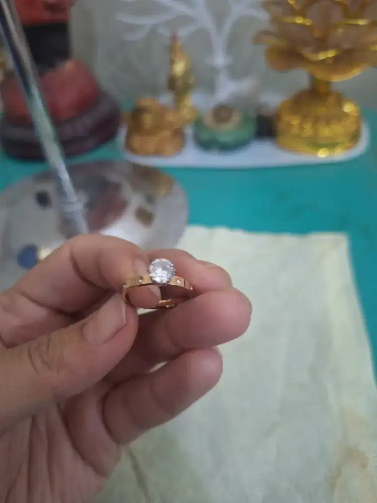 Cincin branded 
Birdstree dengan berlian 
Limited edition 
Barang ter