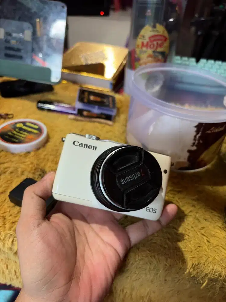 Kamera Canon m10 warna putih bekas with lens 7asrtisan