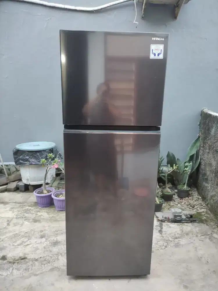 Kulkas 2 pintu hitaci jumbo