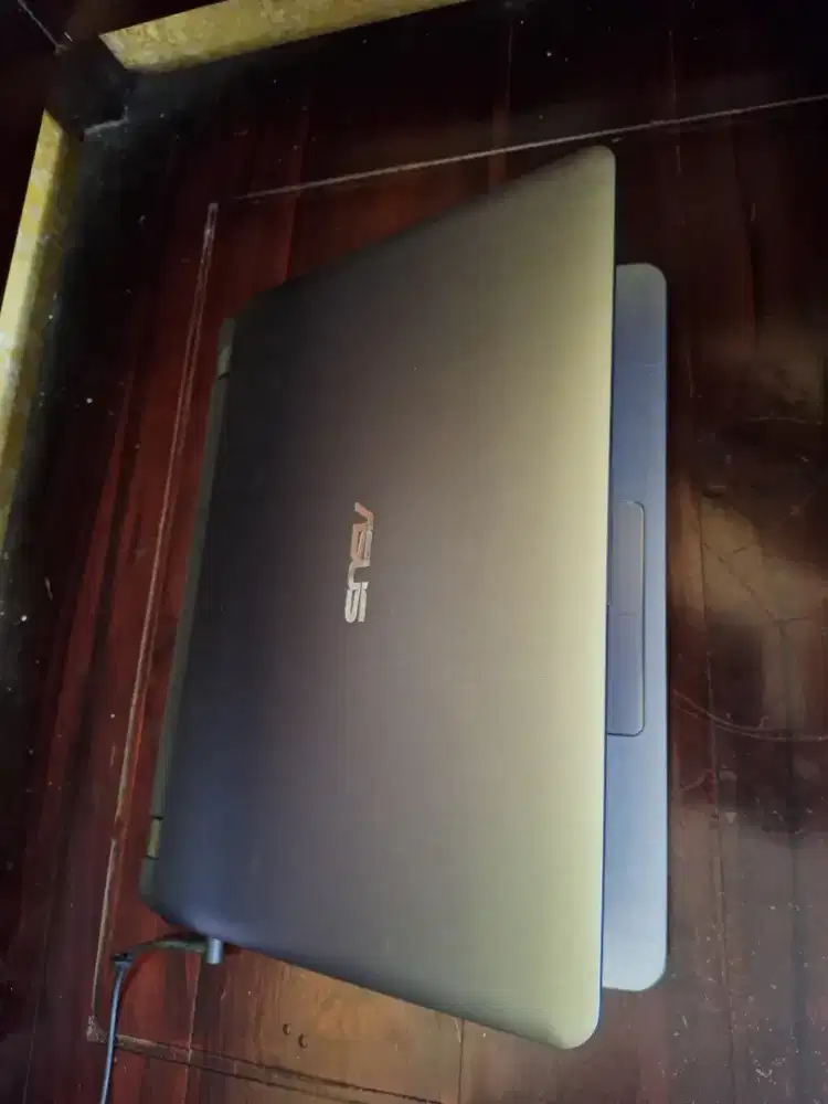 Bismillah di jual laptop asus vivobook slim core i3 ssd240 siap pakai