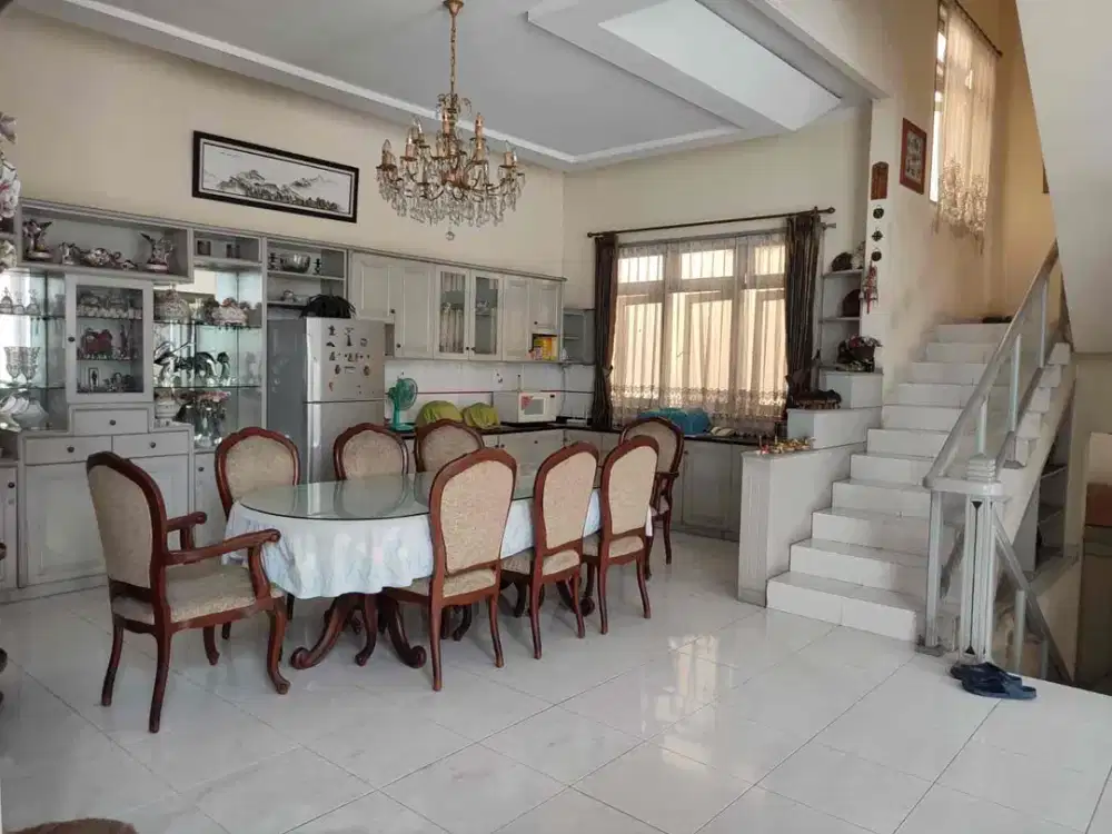 Rumah Hook Besar di Komplek Danau Indah – Lokasi Premium, Lahan Luas, Cocok untuk Hunian Eksklusif