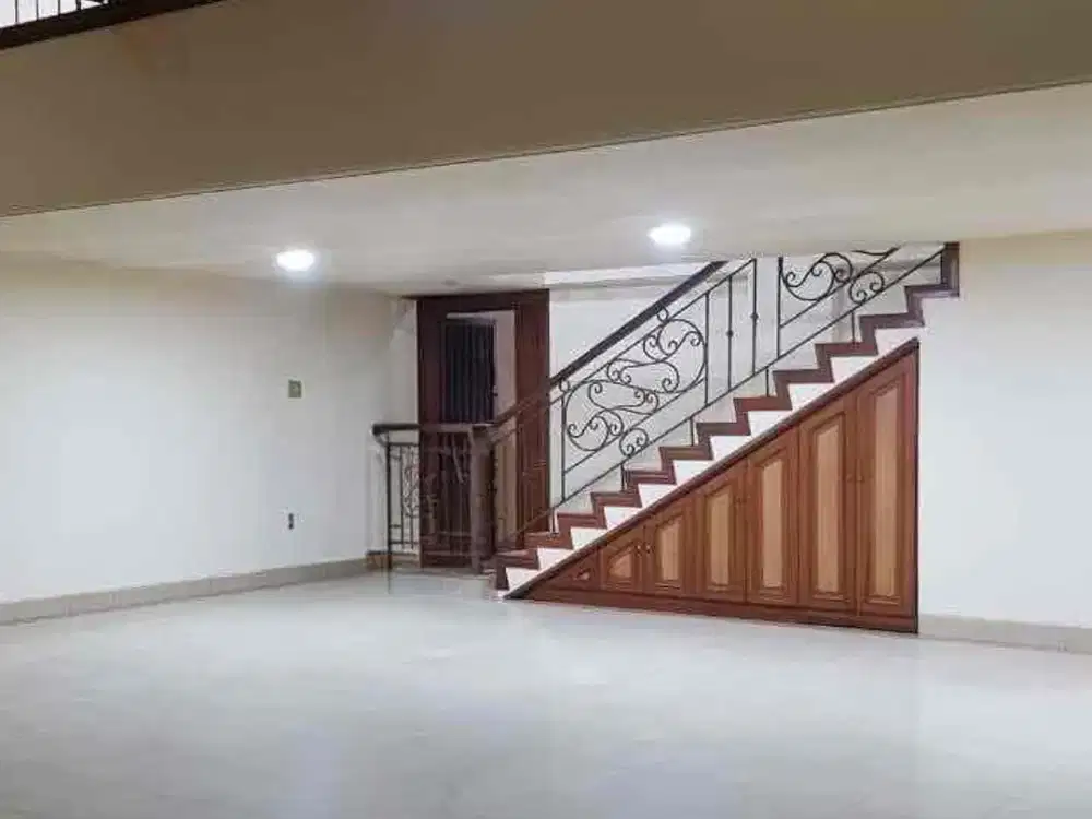 DIJUAL CEPAT Rumah 5,5 Lantai di Jakarta Pusat – Bangunan Besar Cocok untuk Hunian atau Kantor