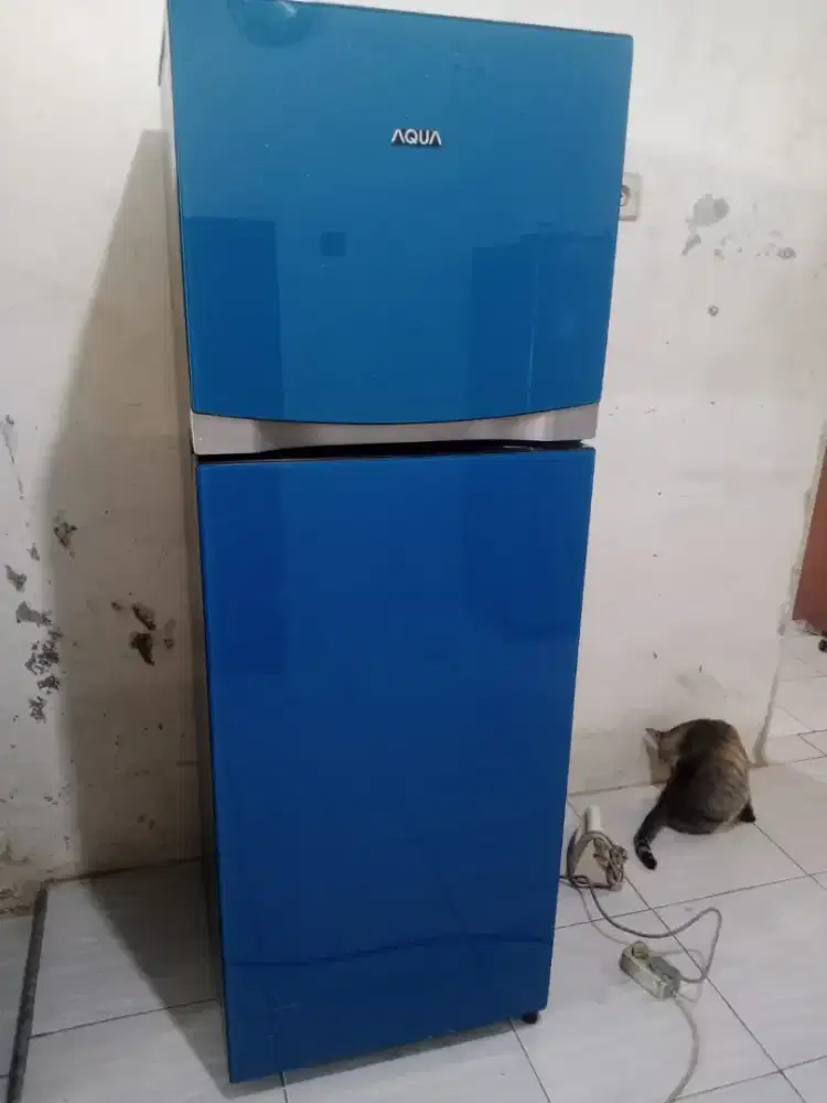 Jual bu kulkas 2 pintu merk aqua tempered glass