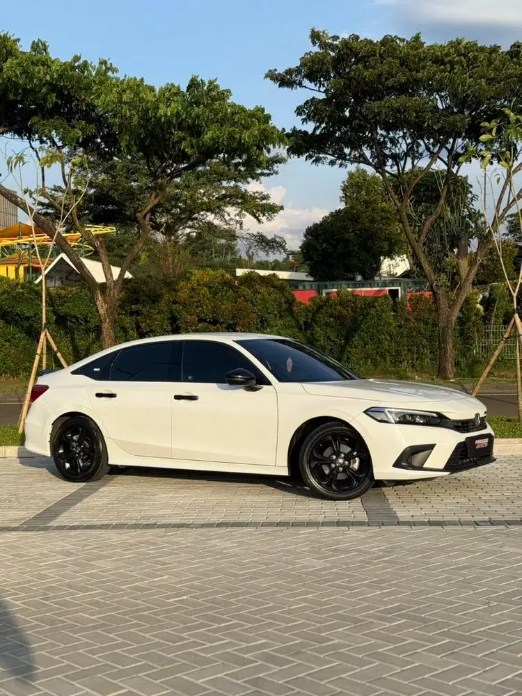 Honda Civic RS 2023 Putih Sedan Turbo CVT