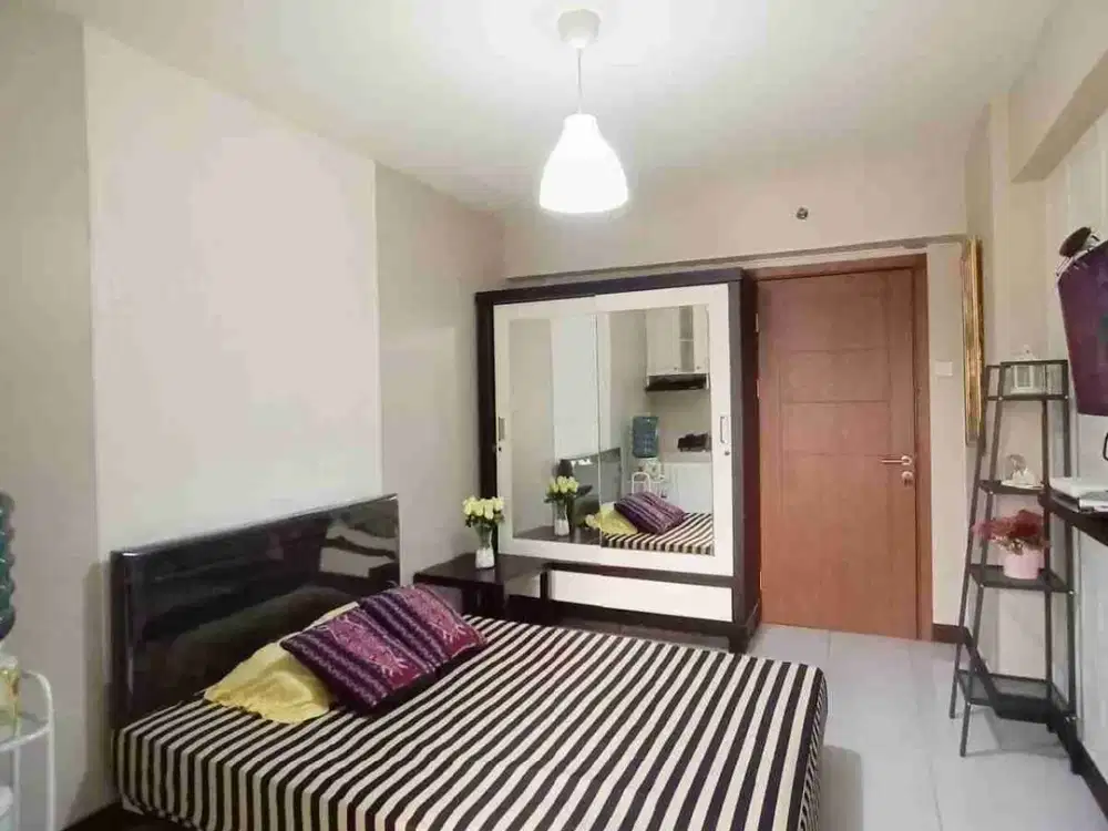 Disewakan satu unit studio di apartemen cinere resort, lantai rendah view kolam renang, 1 km pintu TOL Brigif, strategis kawasan mudah akses.