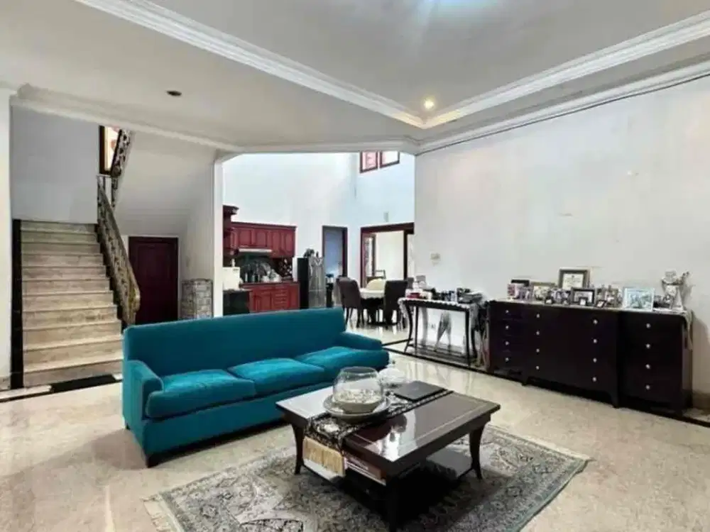 DIJUAL CEPAT Rumah Mewah Fully Furnished 2 Lantai di Jakarta Pusat – Dalam Komplek Prestisius Lokasi Sangat Strategis