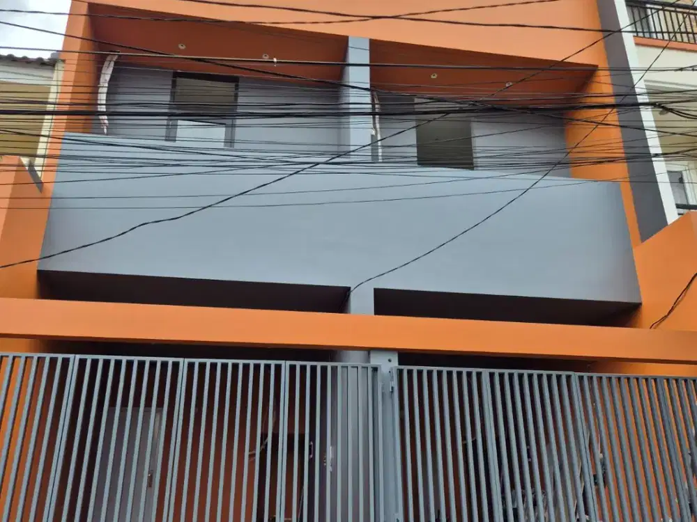 Rumah Baru Siap Huni 3 Kamar Tidur dekat Mall Tanjung Duren Dan Tol Dalam Kota Jakarta Barat