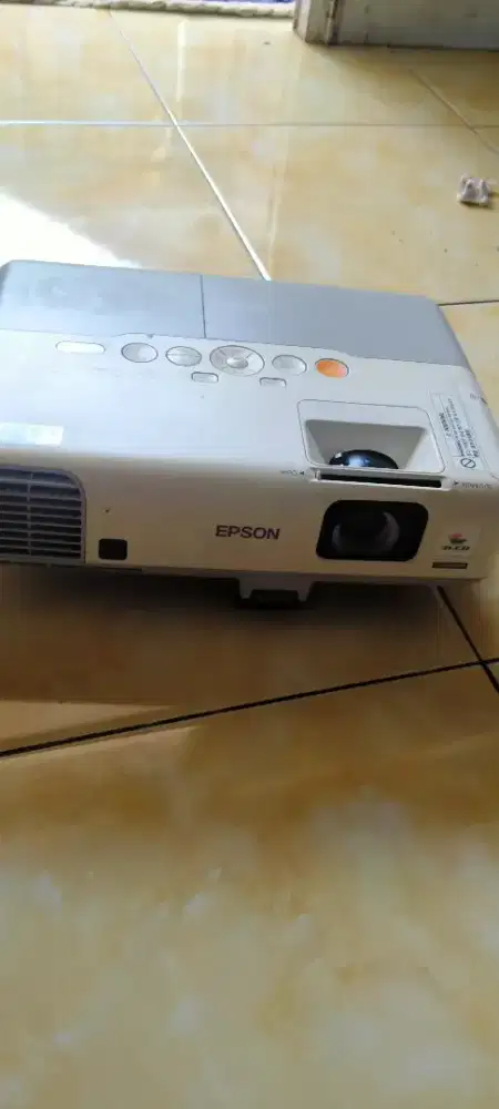 Proyektor Epson eb 915w