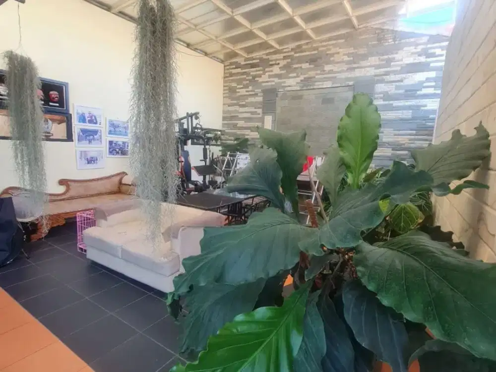 Rumah + swimming pool di sayap Pahlawan