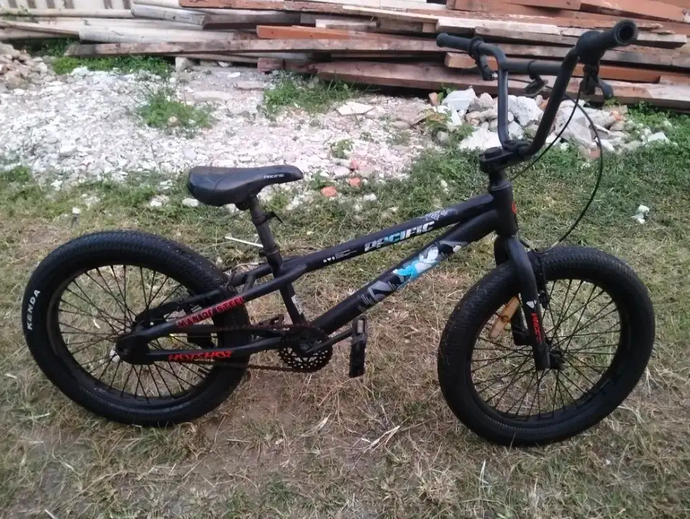 BMX merk pacific ban donat 20 inch