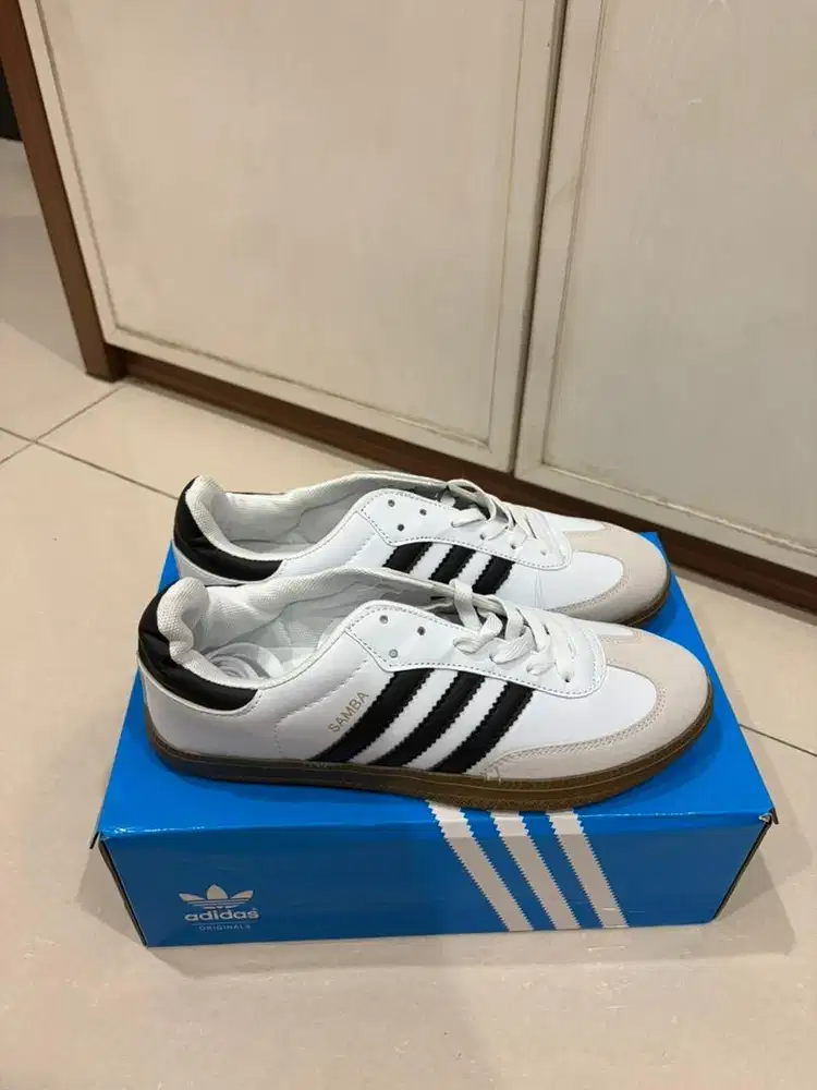 ADIDAS SAMBA BLACK N WHITE