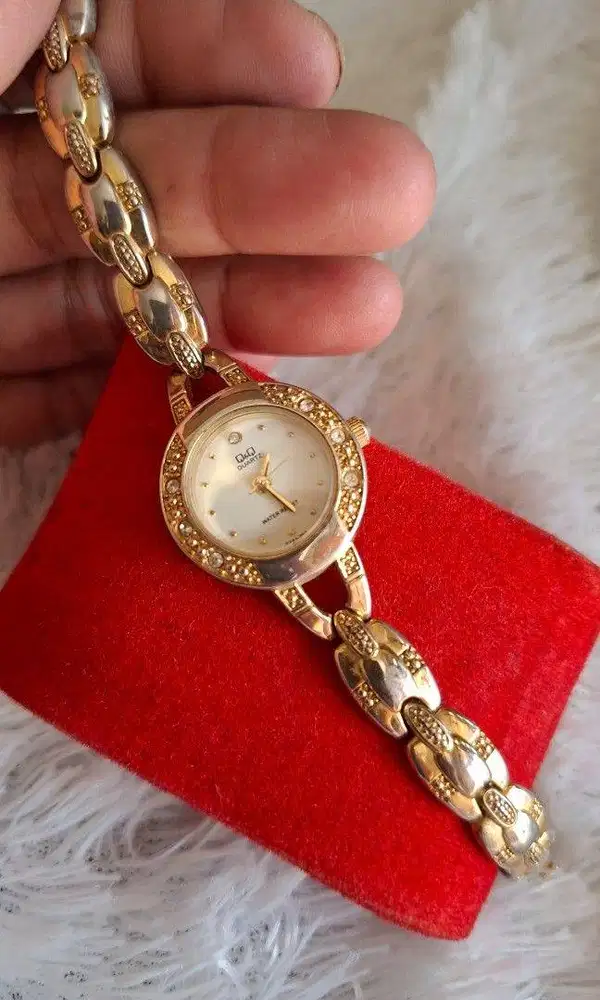 Jam tangan wanita Q&Q Model seri GT63