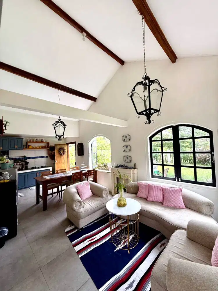 Villa Cantik dengan Joglo di Lingkungan Sejuk Pakem