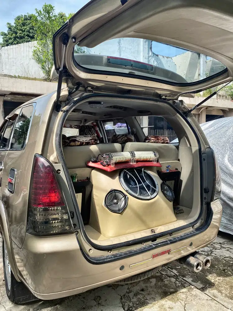 Toyota Kijang Innova 2004 Bensin
