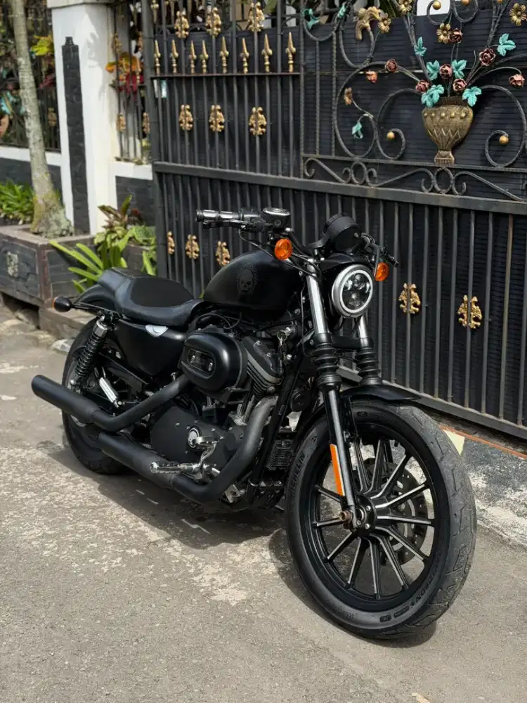 Harley Davidson Iron 883 2012 hitam doff