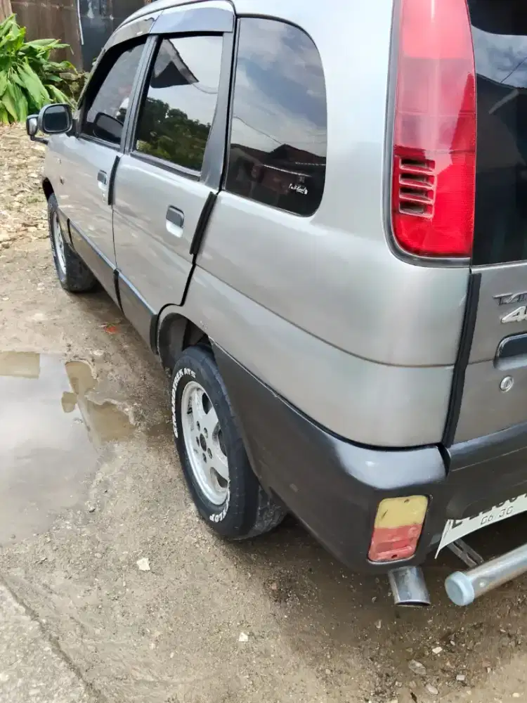 Jual mobil Daihatsu taruna