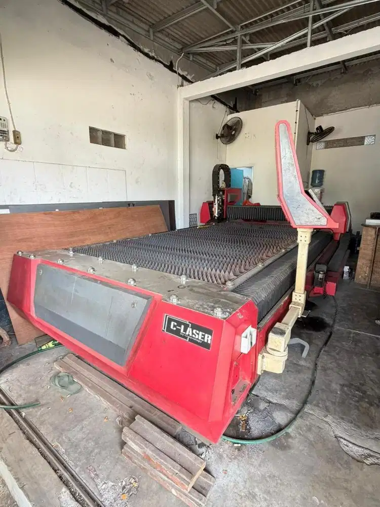 Mesin Laser Cutting Fiber 1000W