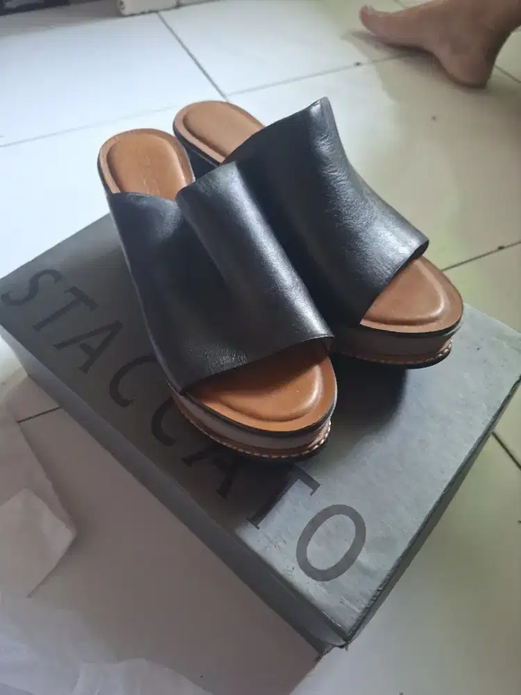 Di jual wedges merk staccato original