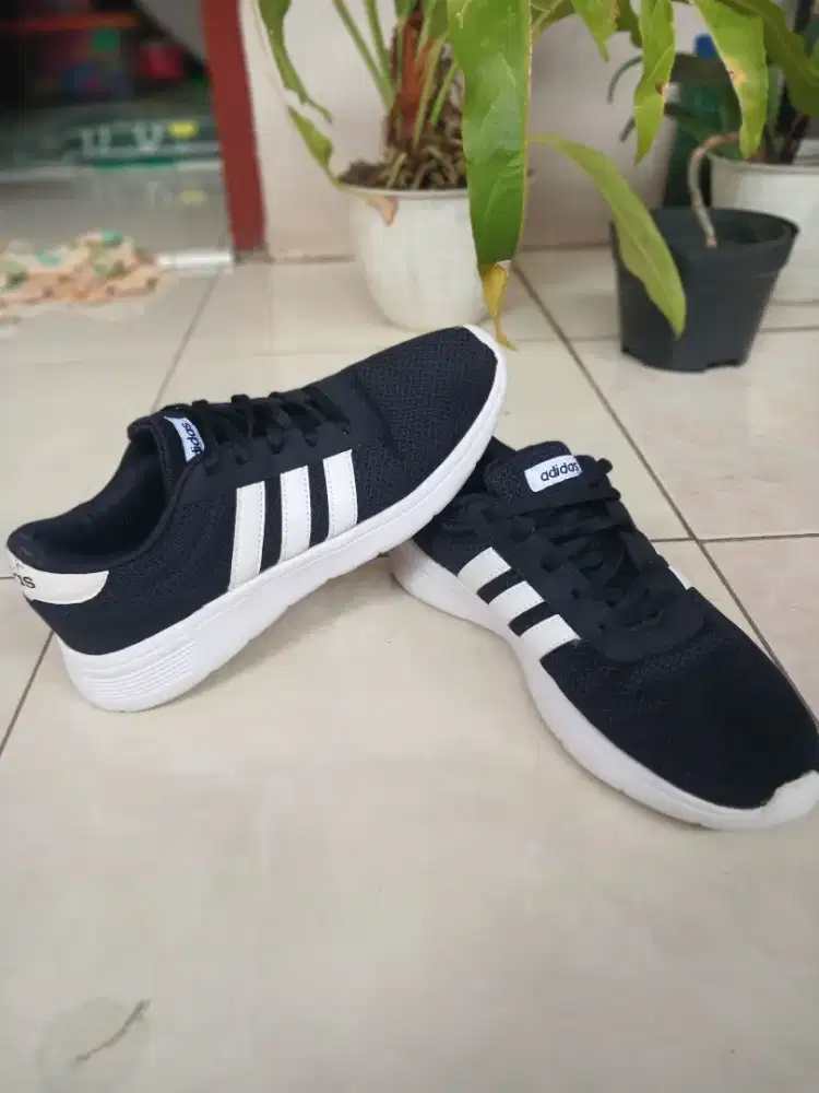 Sepatu Adidas Lite Racer