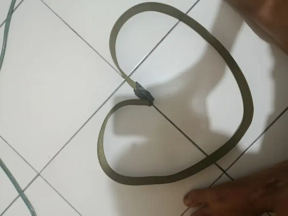 ikat pinggang hijau marun