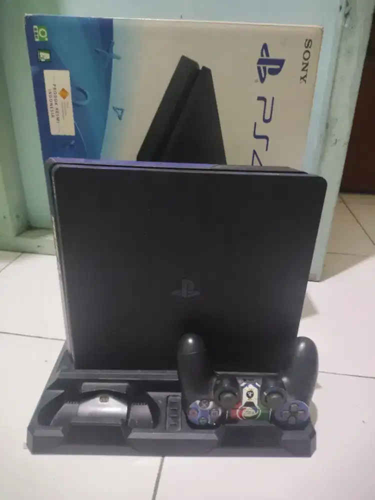 PS4 Slim 1 TB  second