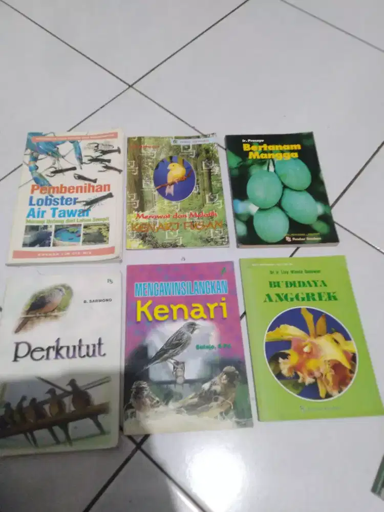 Buku gratis . Ambil aja ke Antapani