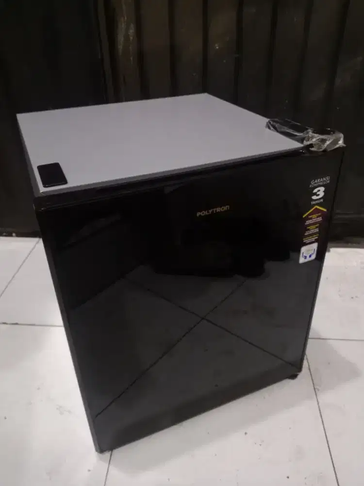 KULKAS MINIBAR POLYTRON LIKE NEW