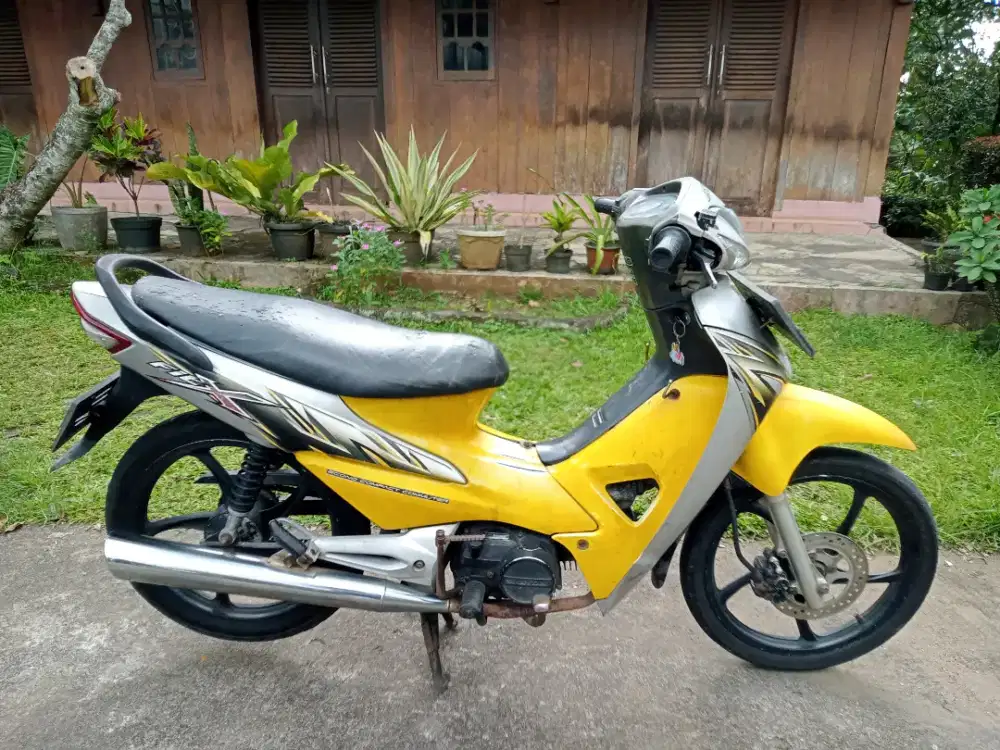 Honda Supra Fit X Kuning