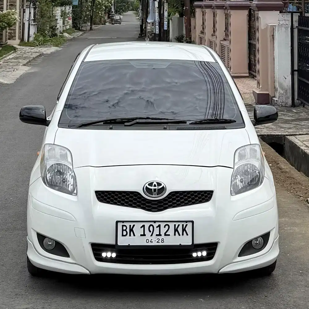Toyota Yaris E 1.5 Matic 2010