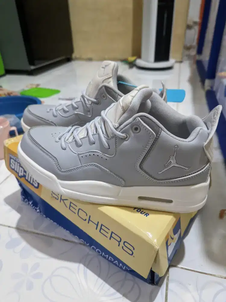 Sepatu jordan abu abu