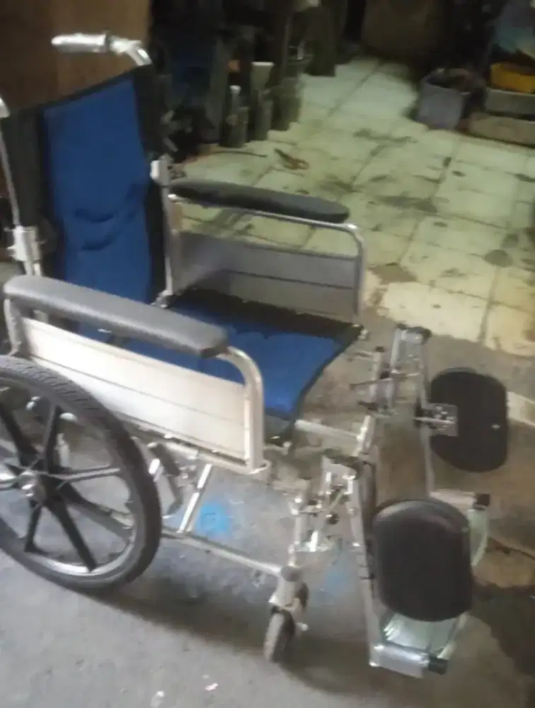 Kursi roda almunium bekas kaki bisa slonjoran